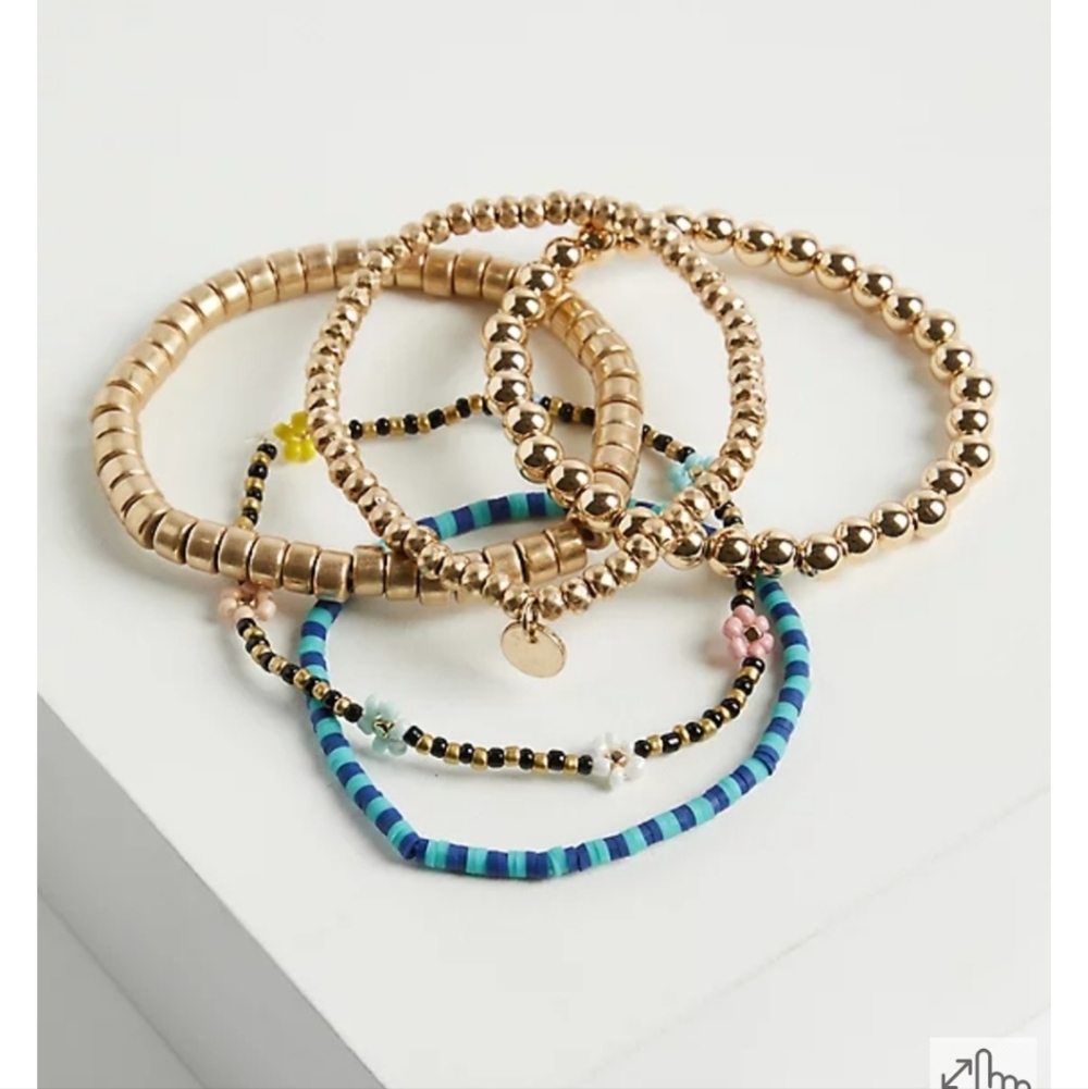 🆕️🌸MULTICOLOR FLORAL BEADED BRACELETS - SET OF 5🌸